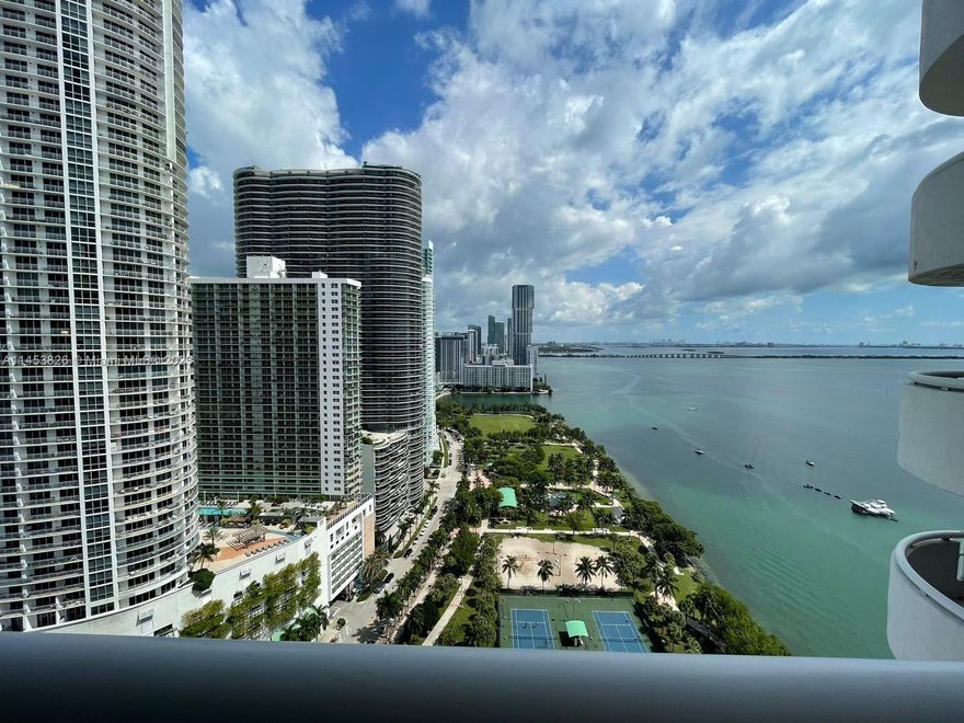 Fully furnished. Spacious 1-bedroom, 1.5-bathroom (Over 1,000 Sq.Ft) with views of Biscayne Bay, the Ocean and Miami. Excellent location in the heart of Miami, just minutes from South Beach, Brickell, Midtown, Wynwood, and Miami  International Airport. Washer & Dryer inside the unit. Building offers retail shops that include over 5 restaurants, pharmacy, beauty parlor and more. Located next to the waterfront Margaret Pace Park with tons of green space. No subleasing allowed.