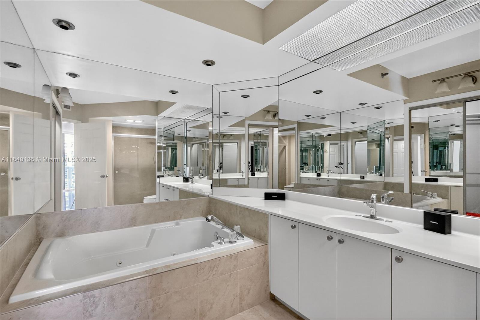 THE LANDMARK CONDO - Residential