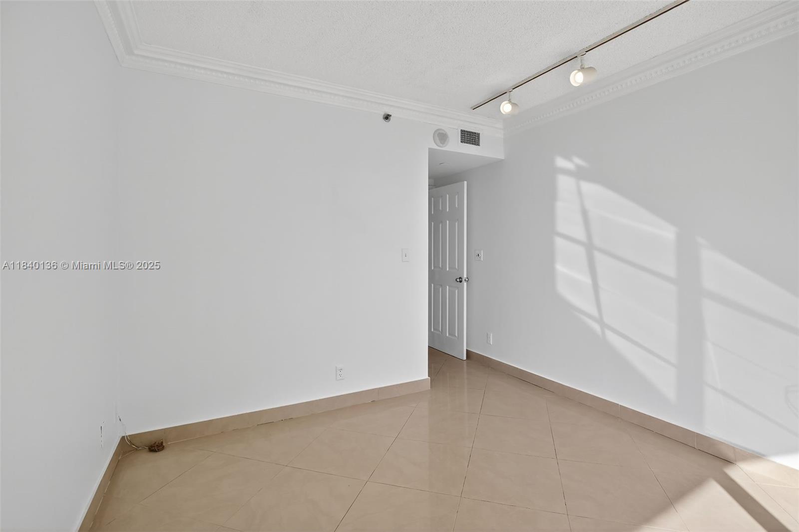 THE LANDMARK CONDO - Residential