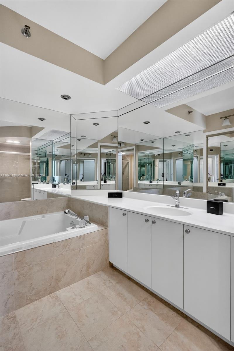 THE LANDMARK CONDO - Residential