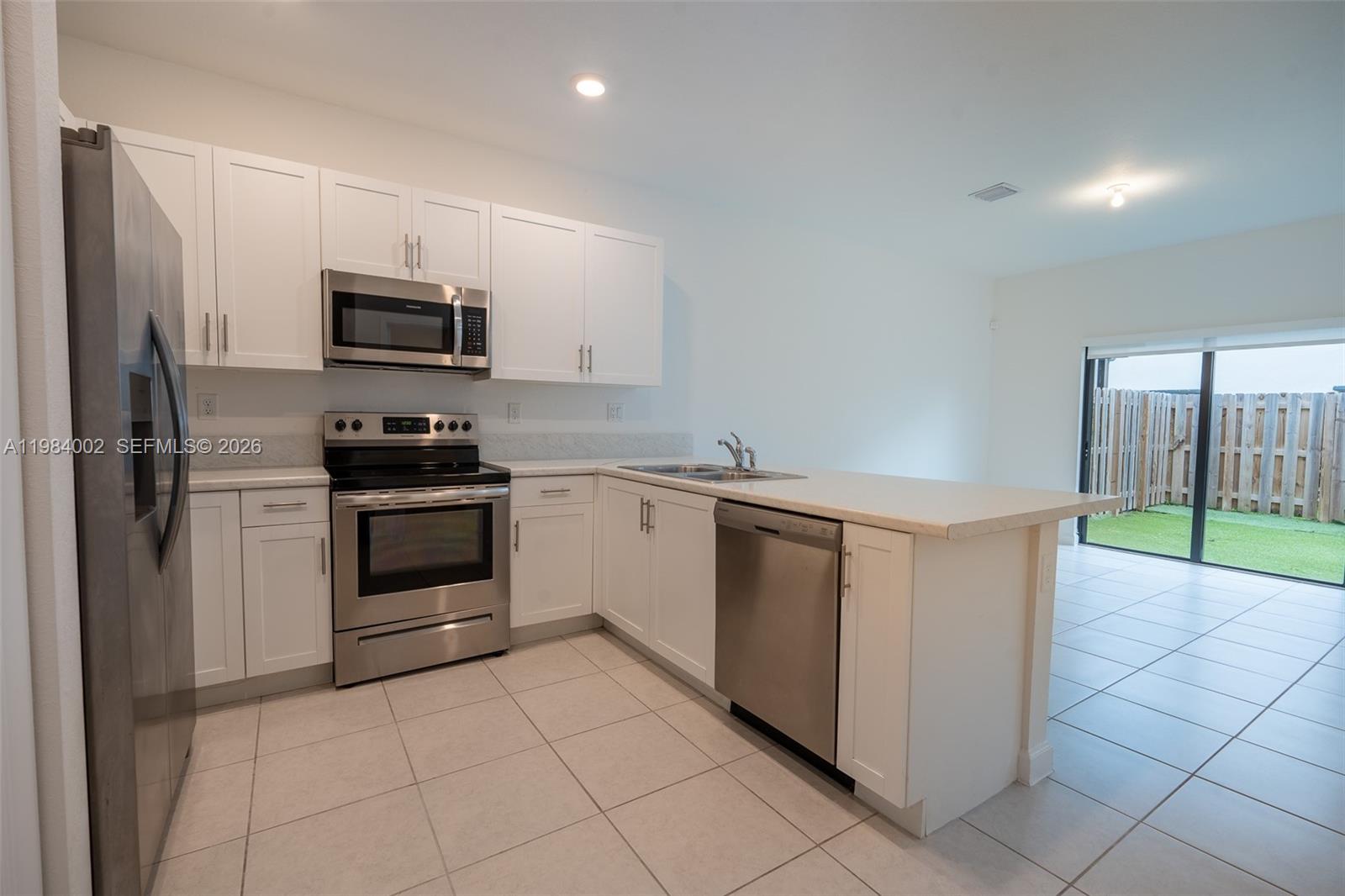 SILVER PALM RESIDENTIAL H - Residential Lease