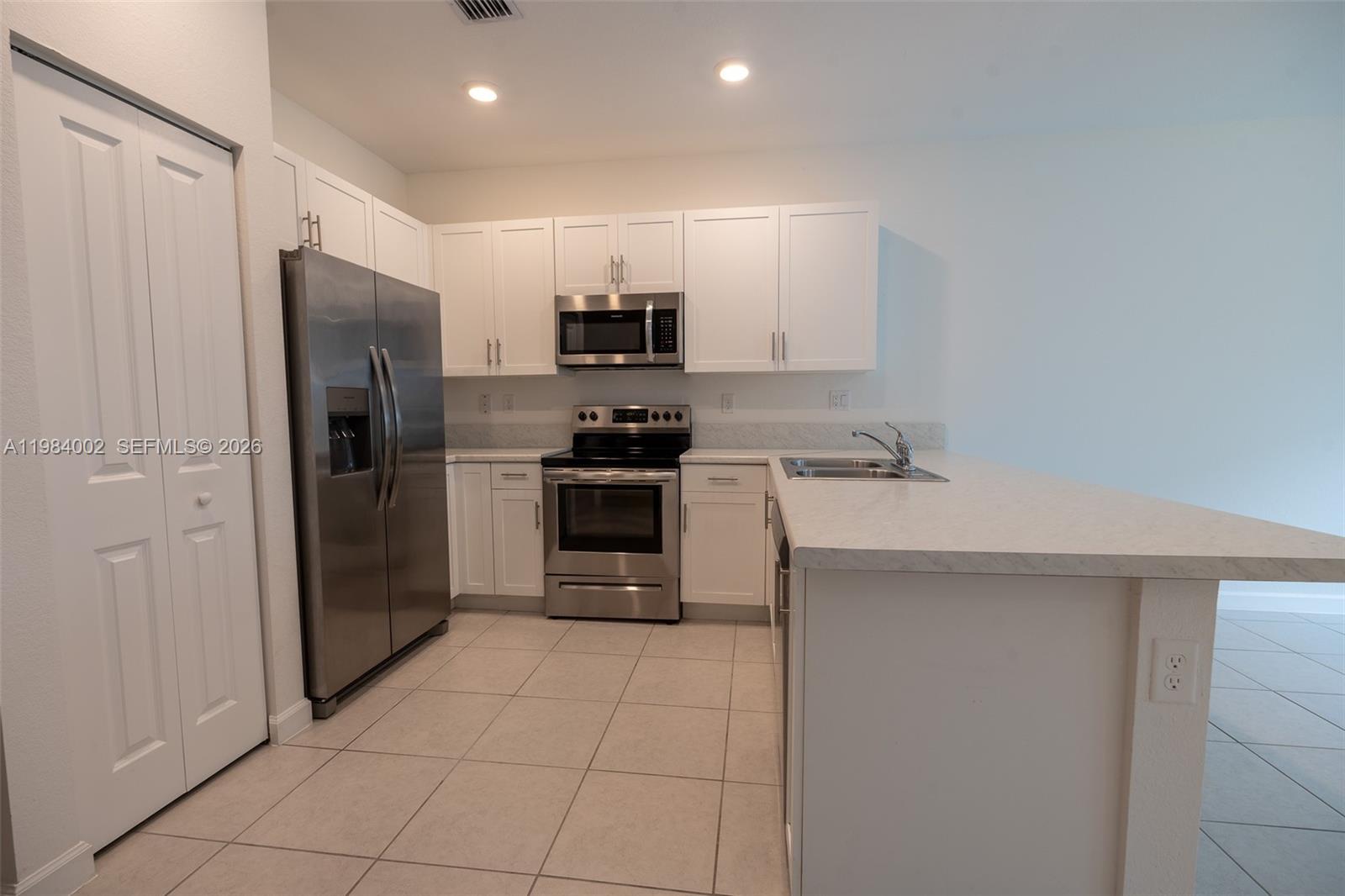 SILVER PALM RESIDENTIAL H - Residential Lease