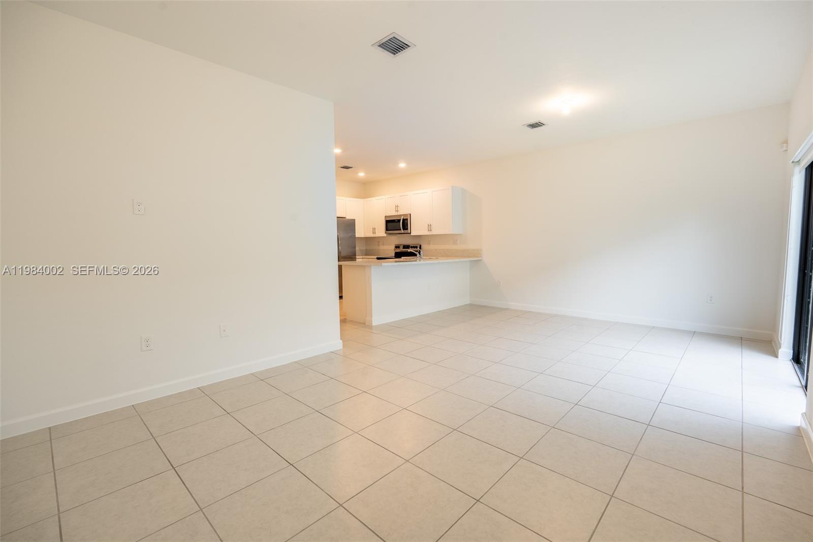 SILVER PALM RESIDENTIAL H - Residential Lease