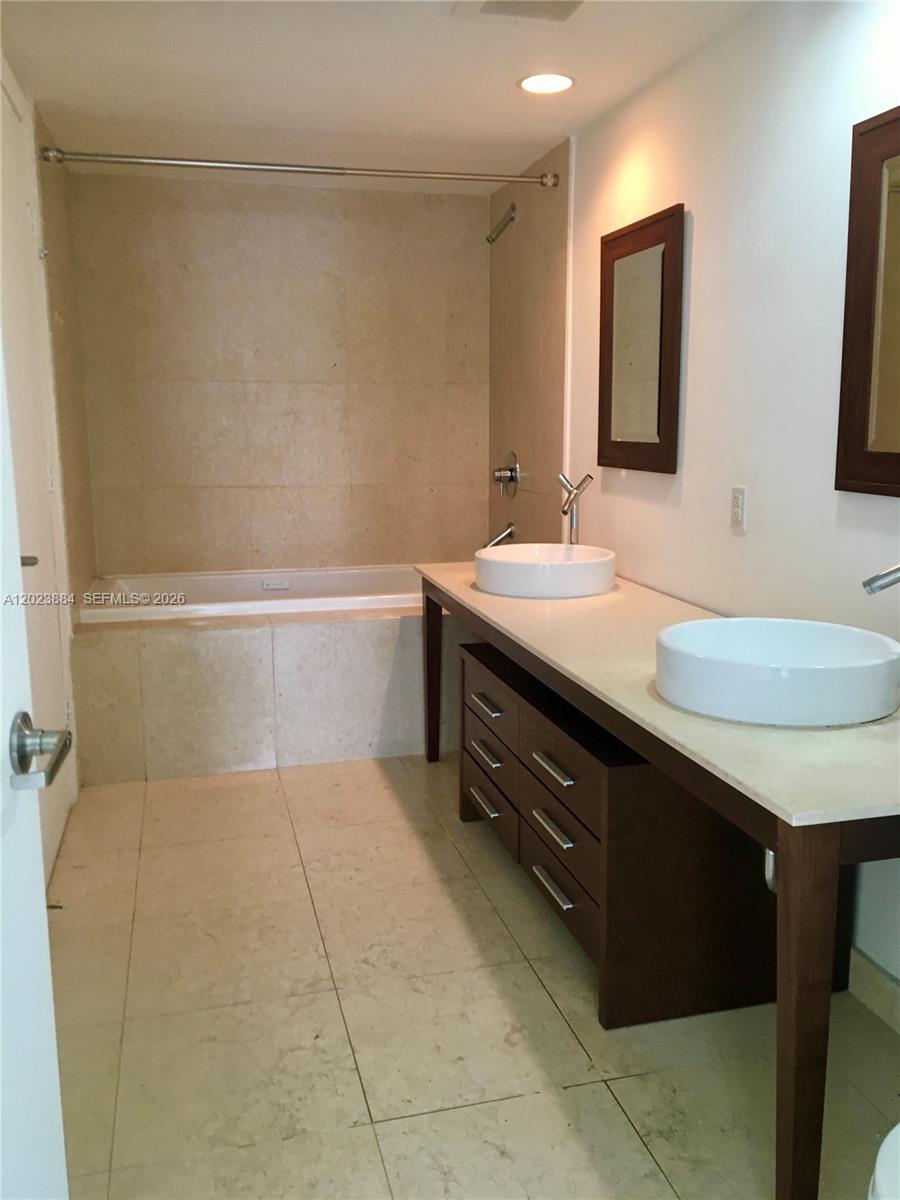 ICON BRICKELL - Residential