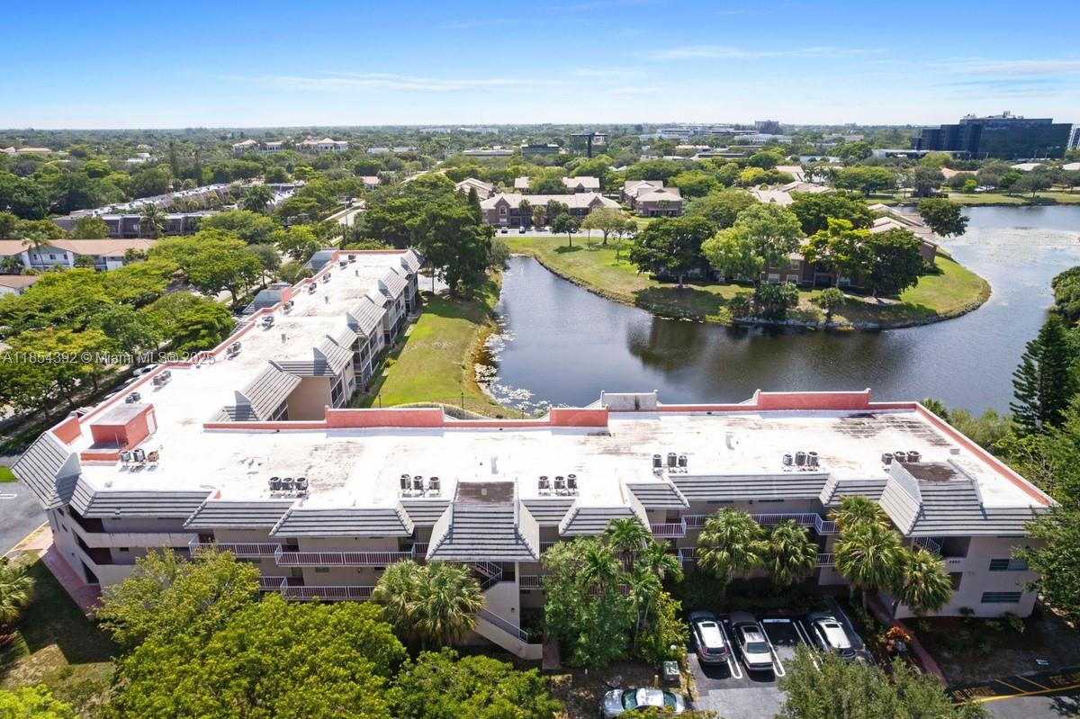 LAKE FOREST CONDO - Residential