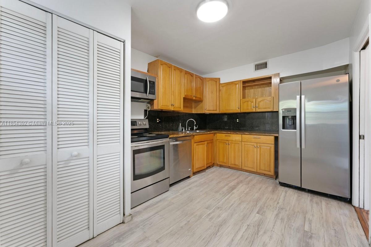 2850 Forest Hills Blvd 114