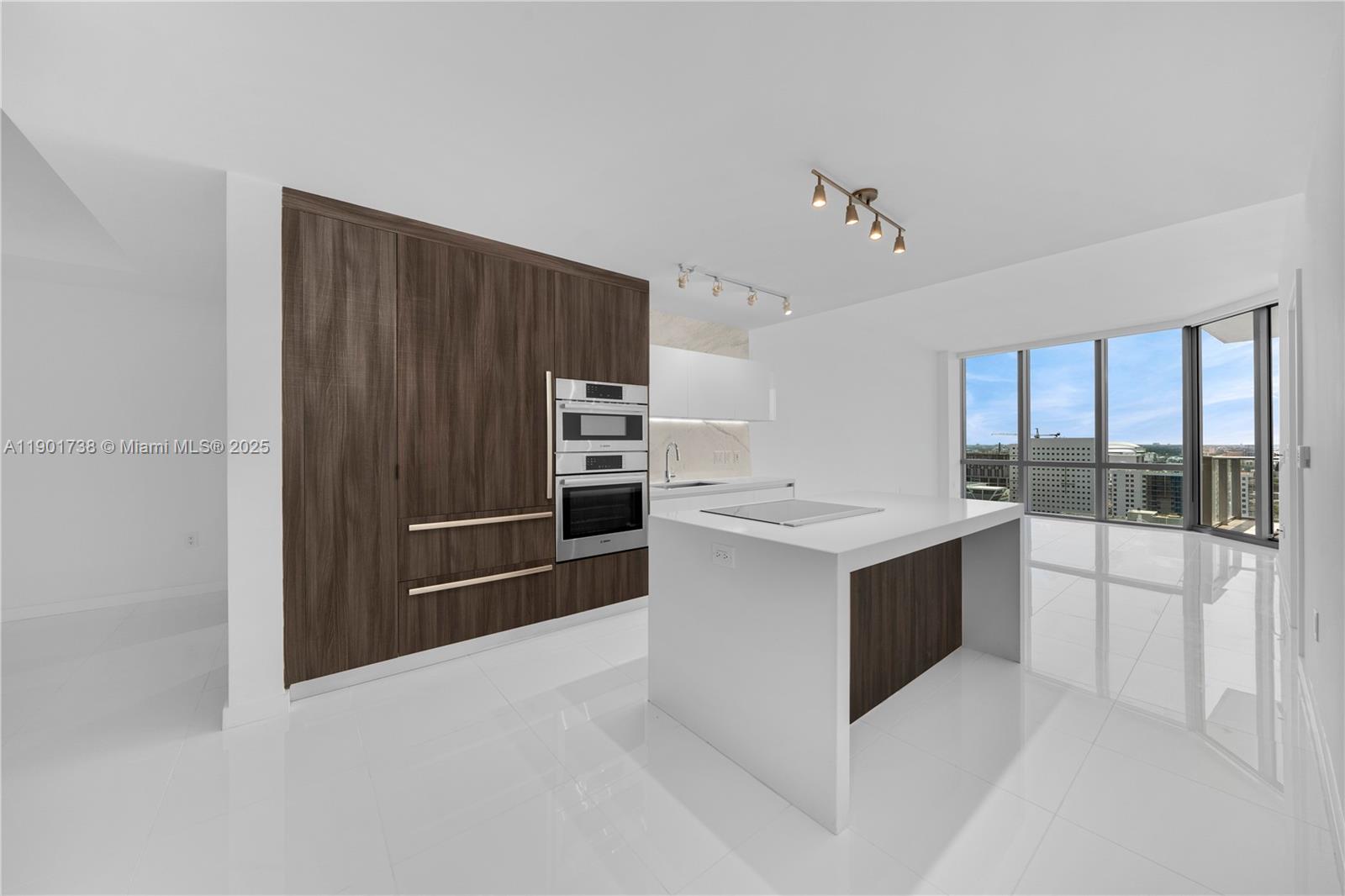PARAMOUNT MIAMI WORLDCENT - Residential