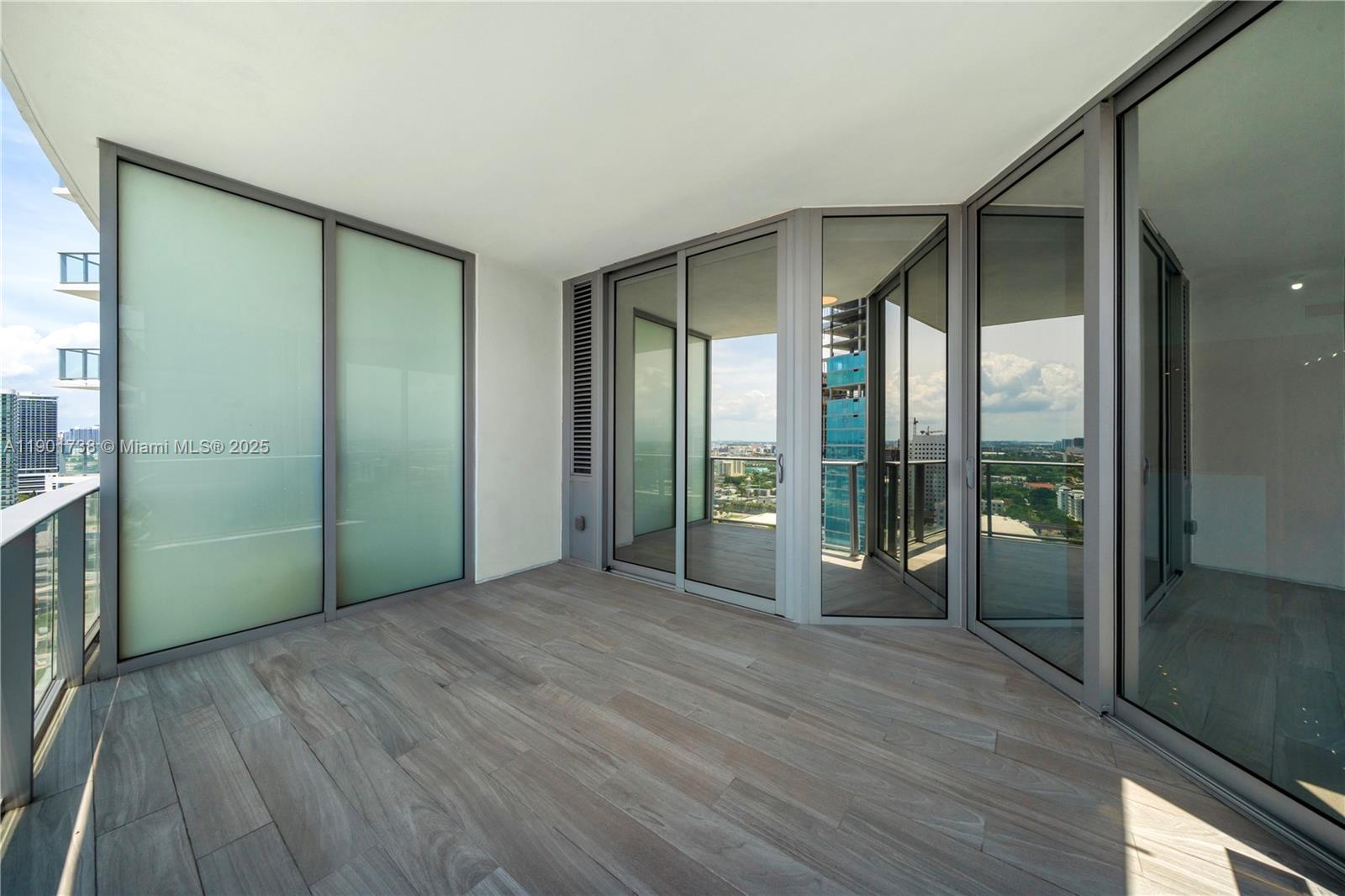 PARAMOUNT MIAMI WORLDCENT - Residential