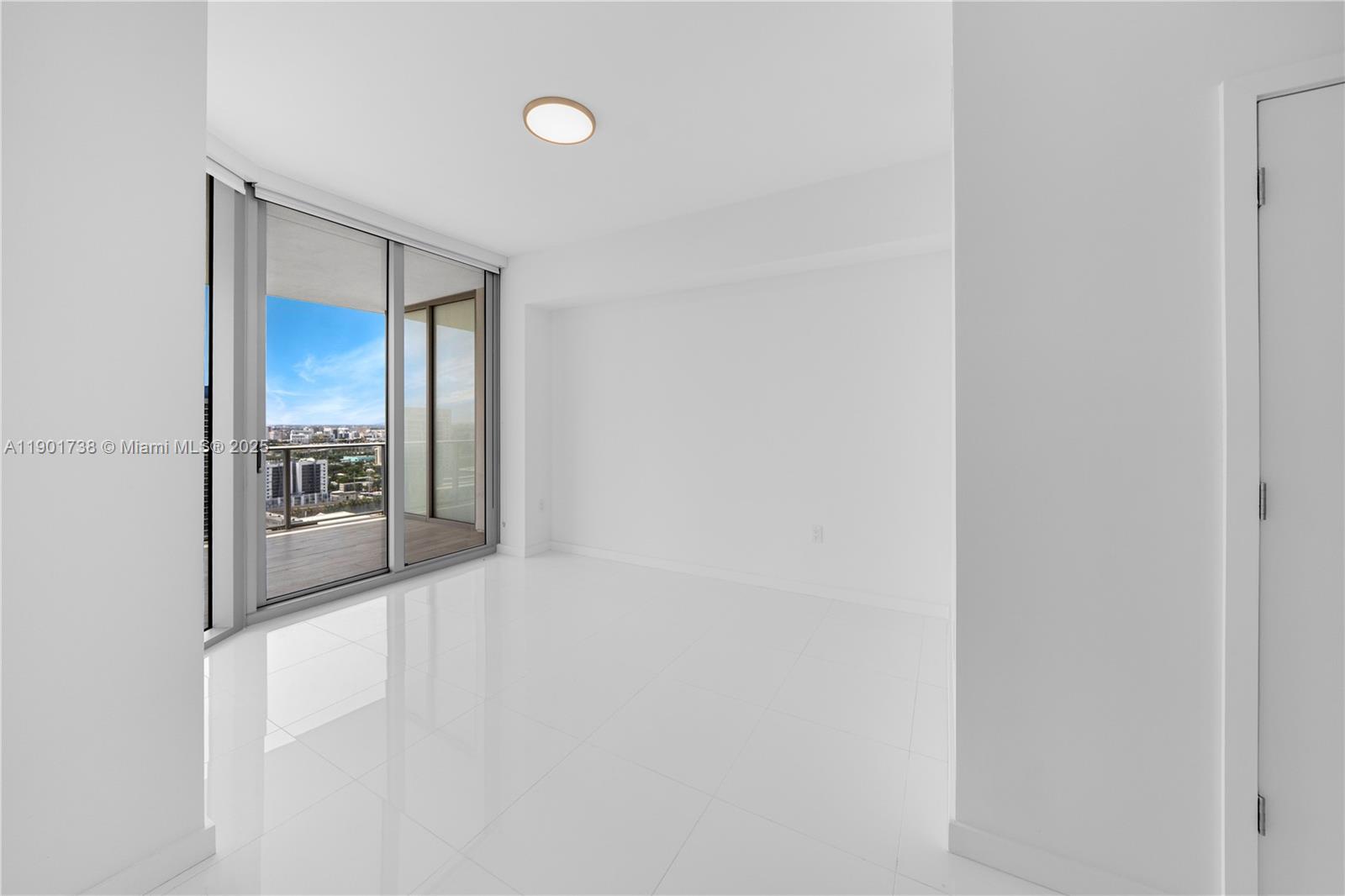 PARAMOUNT MIAMI WORLDCENT - Residential