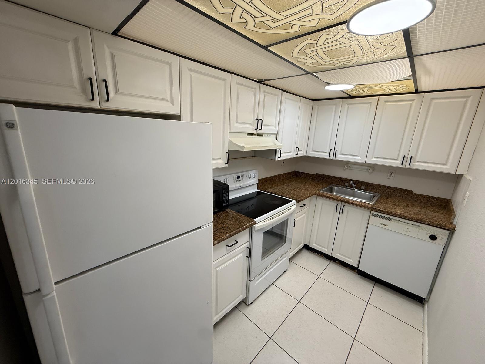 LAKEVIEW GARDENS AT MIAMI - Residential Lease