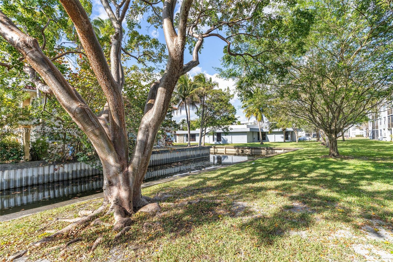 ROYAL PARK CONDO - Residential