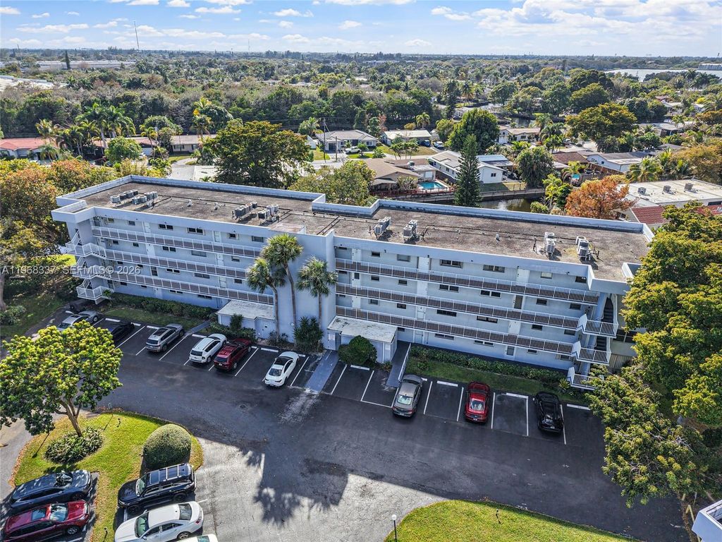 Photo of 112 Royal Park Dr #3H, Oakland Park, FL 33309 (MLS # A11968337)