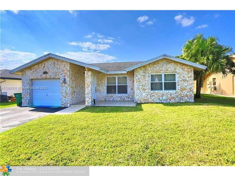 THIS LOVELY HOME HAS TILED FLOORS, A KITCHEN WITH GRANITE COUNTERS AS WELL AS GRANITE BATHS- FEATURES A LARGE FAMILY ROOM WITH A VERY LARGE OUTSIDE PATIO-- ALL IMPACT WINDOWS, ONE CAR GARAGE, A SPACIOUS LIVING ROOM, AND A DINING ROOM.
PRICED RIGHT TO SELL FAST- MOTIVATED SELLER.