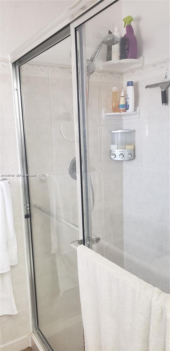 HILLS OF INVERRARY TRACT - Residential