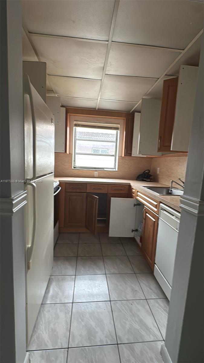 OAK PARK I CONDO - Residential Lease