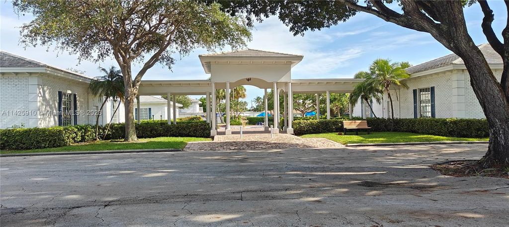 Photo of 2220 NE 68th St #1009, Fort Lauderdale, FL 33308 (MLS # A11425910)