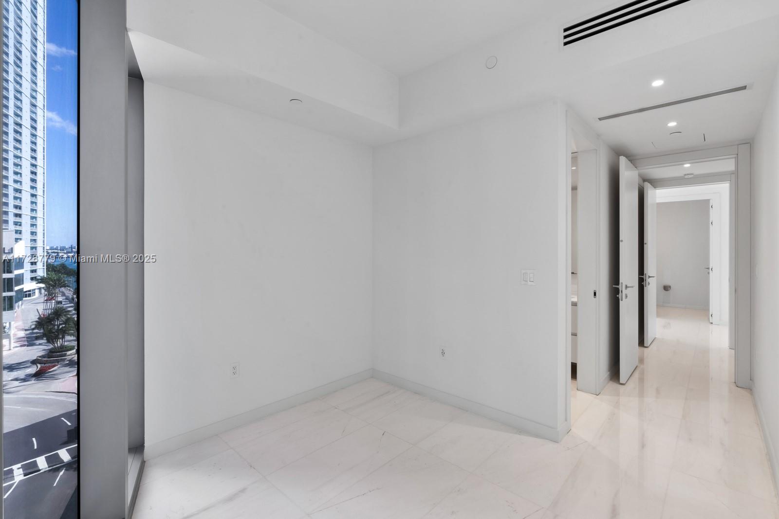 ASTON MARTIN CONDO - Residential