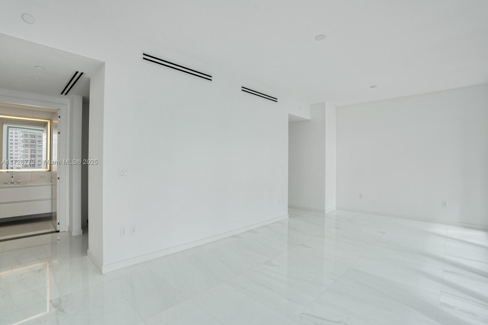 ASTON MARTIN CONDO - Residential