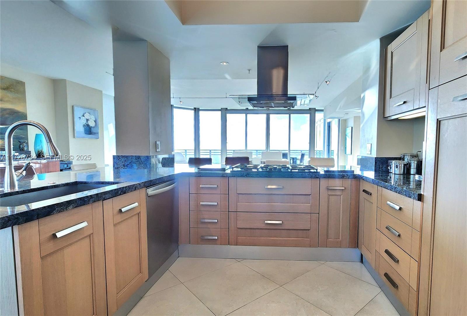 DIPLOMAT OCEANFRONT RESID - Residential