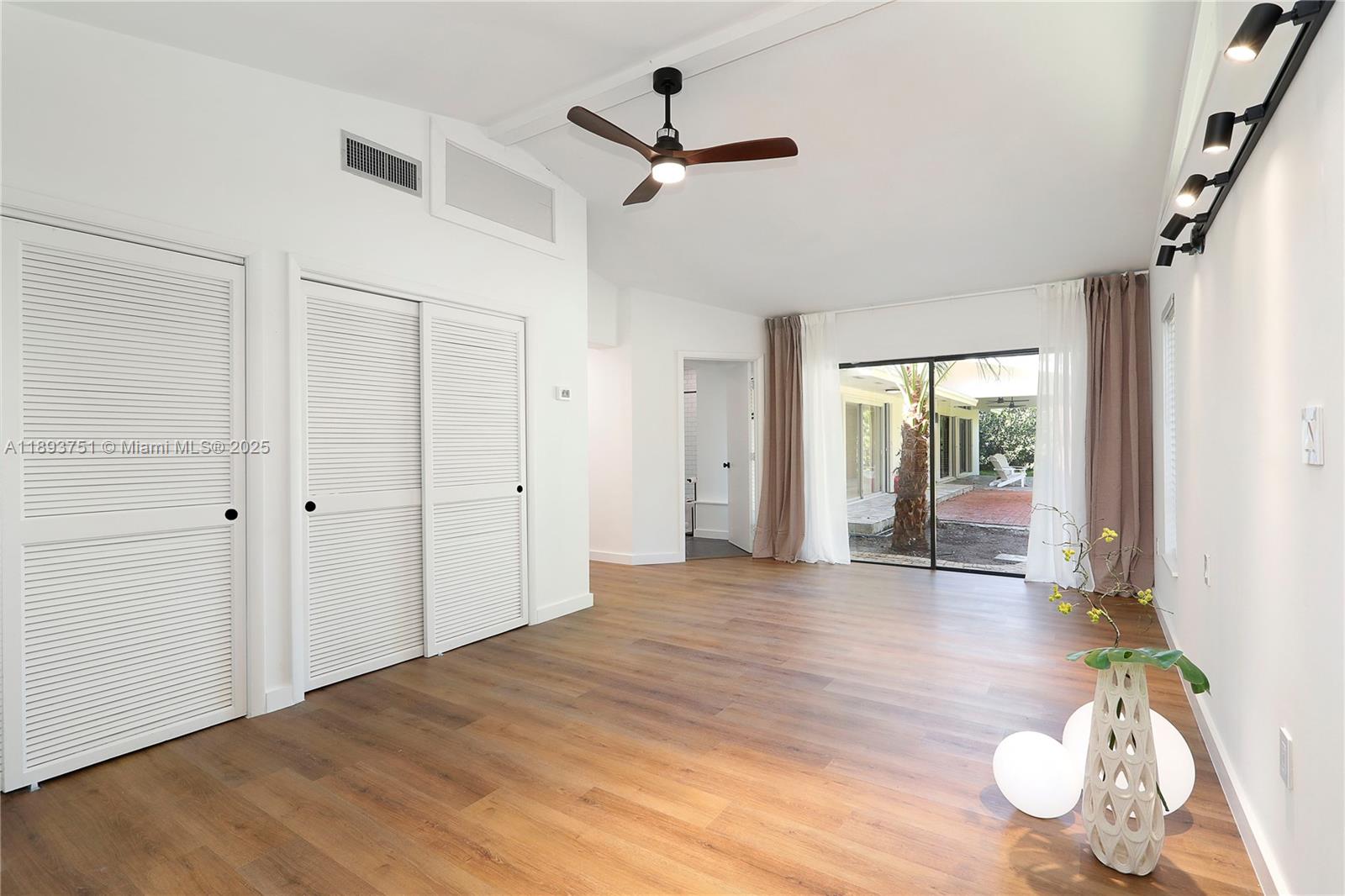 ROCK LAKE - Residential Lease