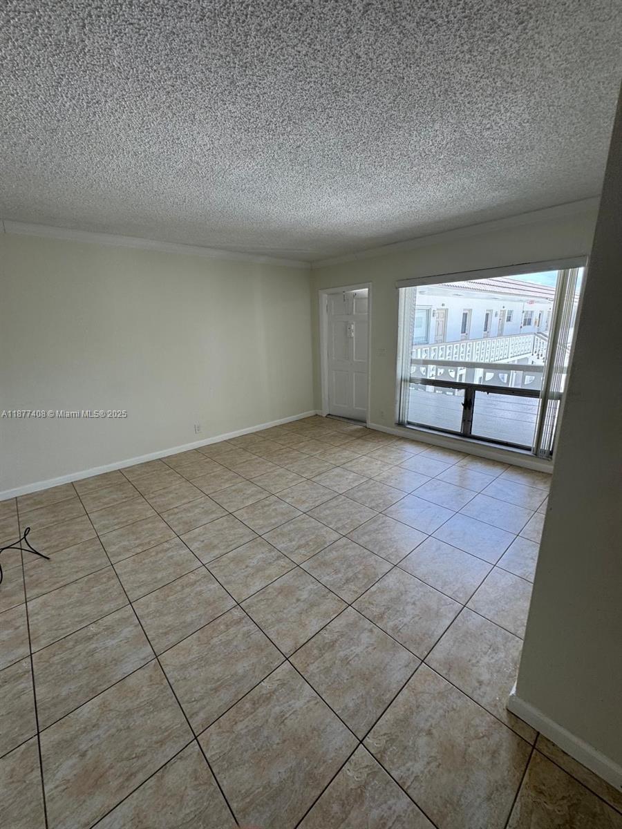 HOLLYWOOD HILLS - Residential Lease