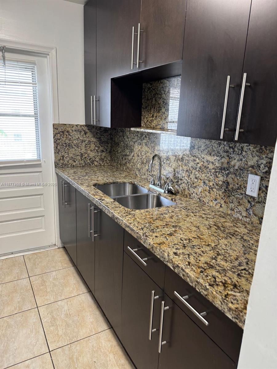 HOLLYWOOD HILLS - Residential Lease