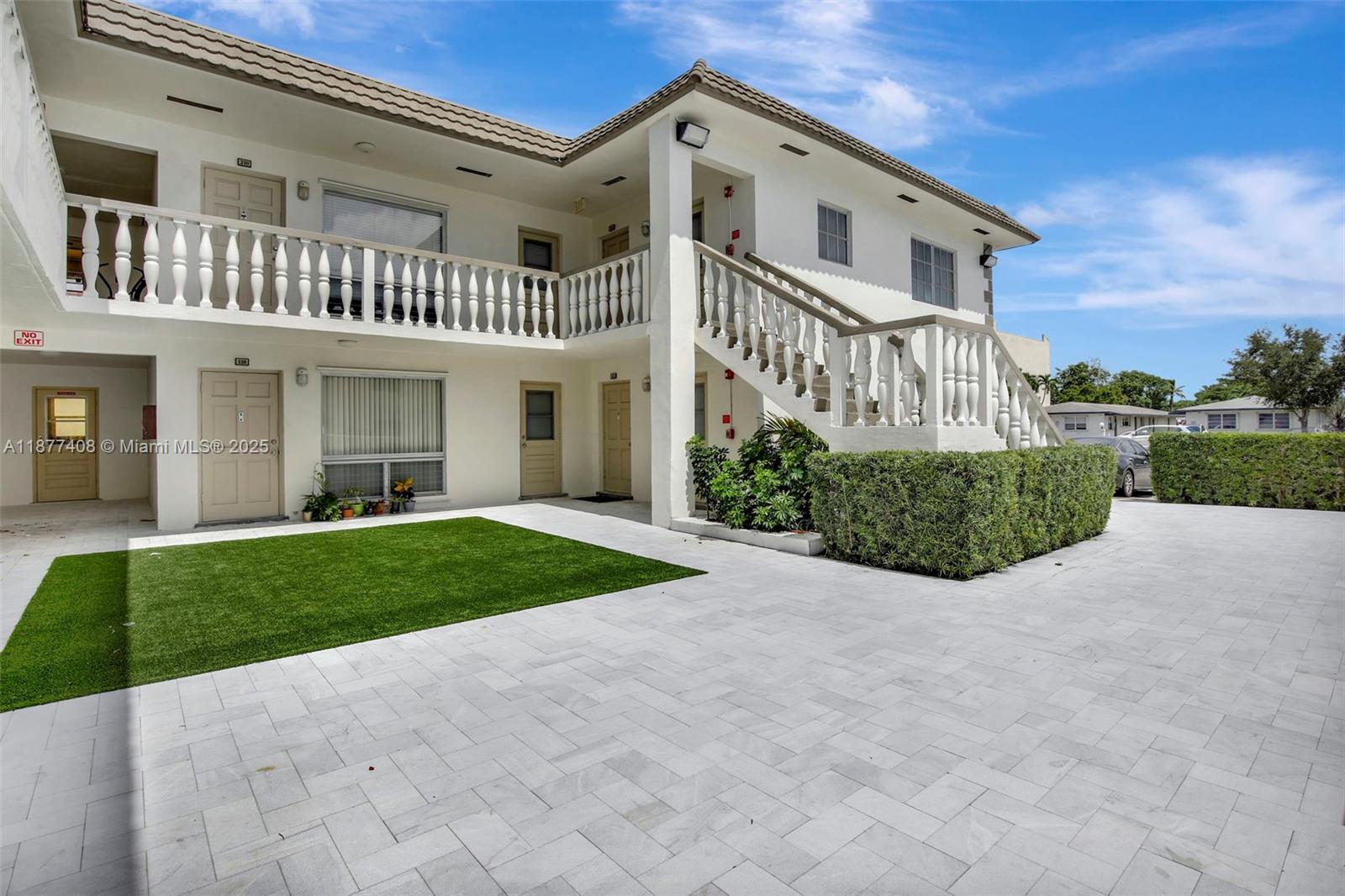 HOLLYWOOD HILLS - Residential Lease