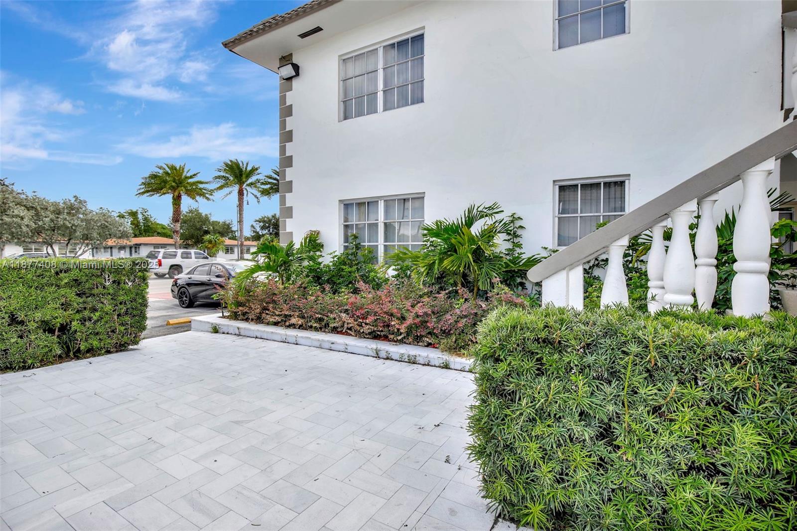 HOLLYWOOD HILLS - Residential Lease