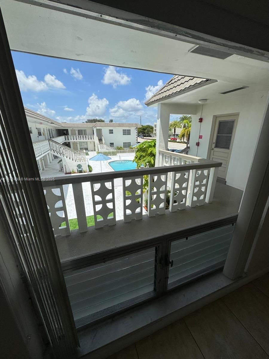 HOLLYWOOD HILLS - Residential Lease