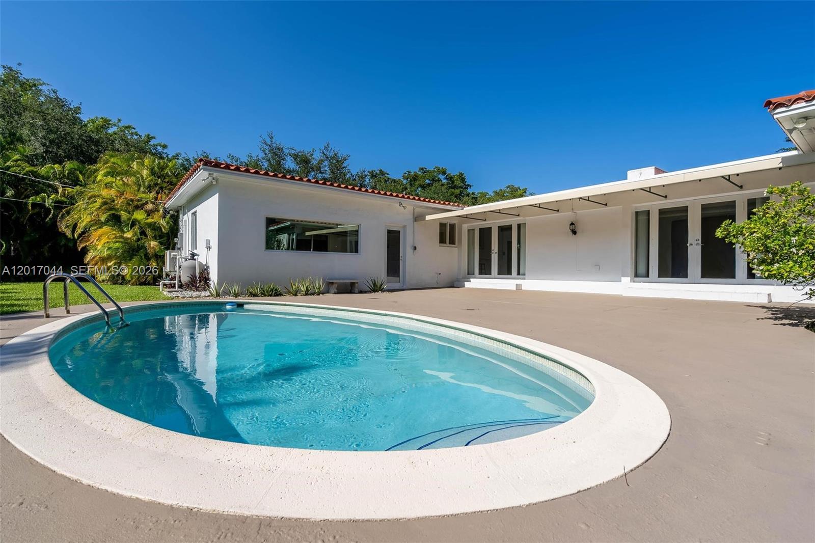 CORAL GABLE COUNTRY CLUB - Residential Lease