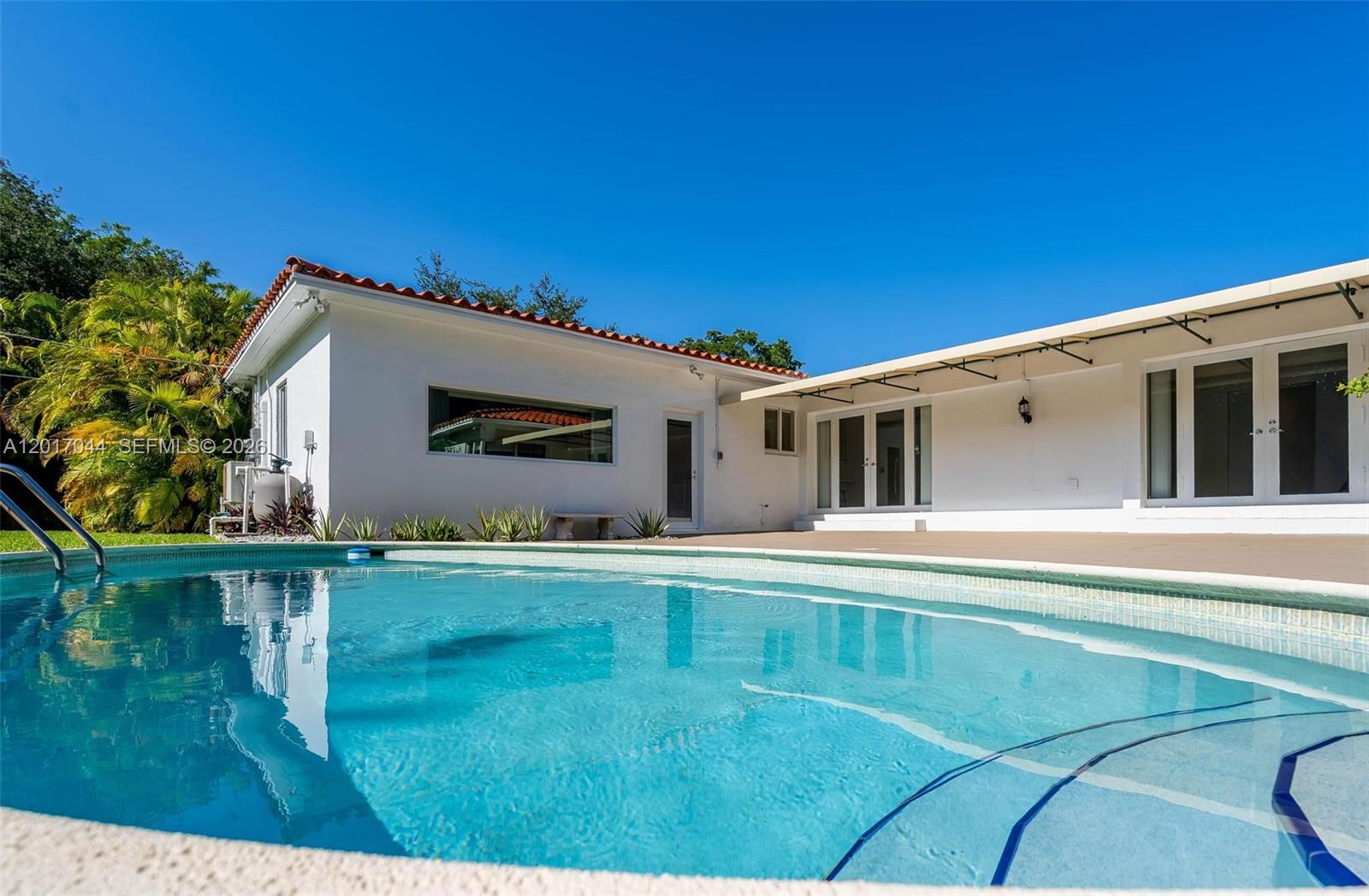 CORAL GABLE COUNTRY CLUB - Residential Lease
