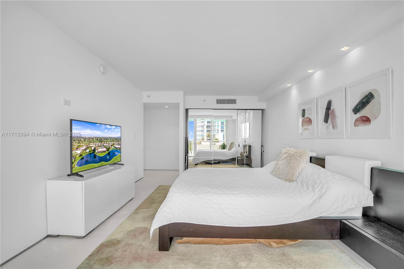 SOUTH POINTE TOWERS CONDO - Residential