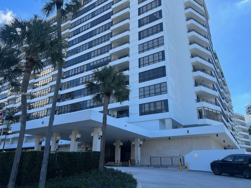 Selling to  Best CASH  Offer close by 6-30-25- HALLANDALE - Olympus condo- Tax Assessed Value $395,000, selling way  below Value !OWNER MUST SELL ! Priced for quick Sale ! Very Few this model -Corner Unit-xtra large kitchen 12x16,,Huge Master Bedroom 18x15,, walk in closet,Large 2nd bedr 12x18, additional computer room ,Living rm 26x26,Update kitchen white cabinets, granite counter,Newer AC,Freshly painted,Assigned underground parking,guest parking,Valet,Gorgeous Lobby-Security-Heated Pools,Marina  boats,fitness ,Tennis Cts,Shuttle bus,xtra storage closet,- This building passed 40 year certif ! ok rent after closing-Reserves,Per Appraiser measured 1612 sf LA, Best Value per sq ft in Olympus - Hurry Priced to SELL Today !!
Assigned covered park #291 close to elevator-cable +internet FREE!