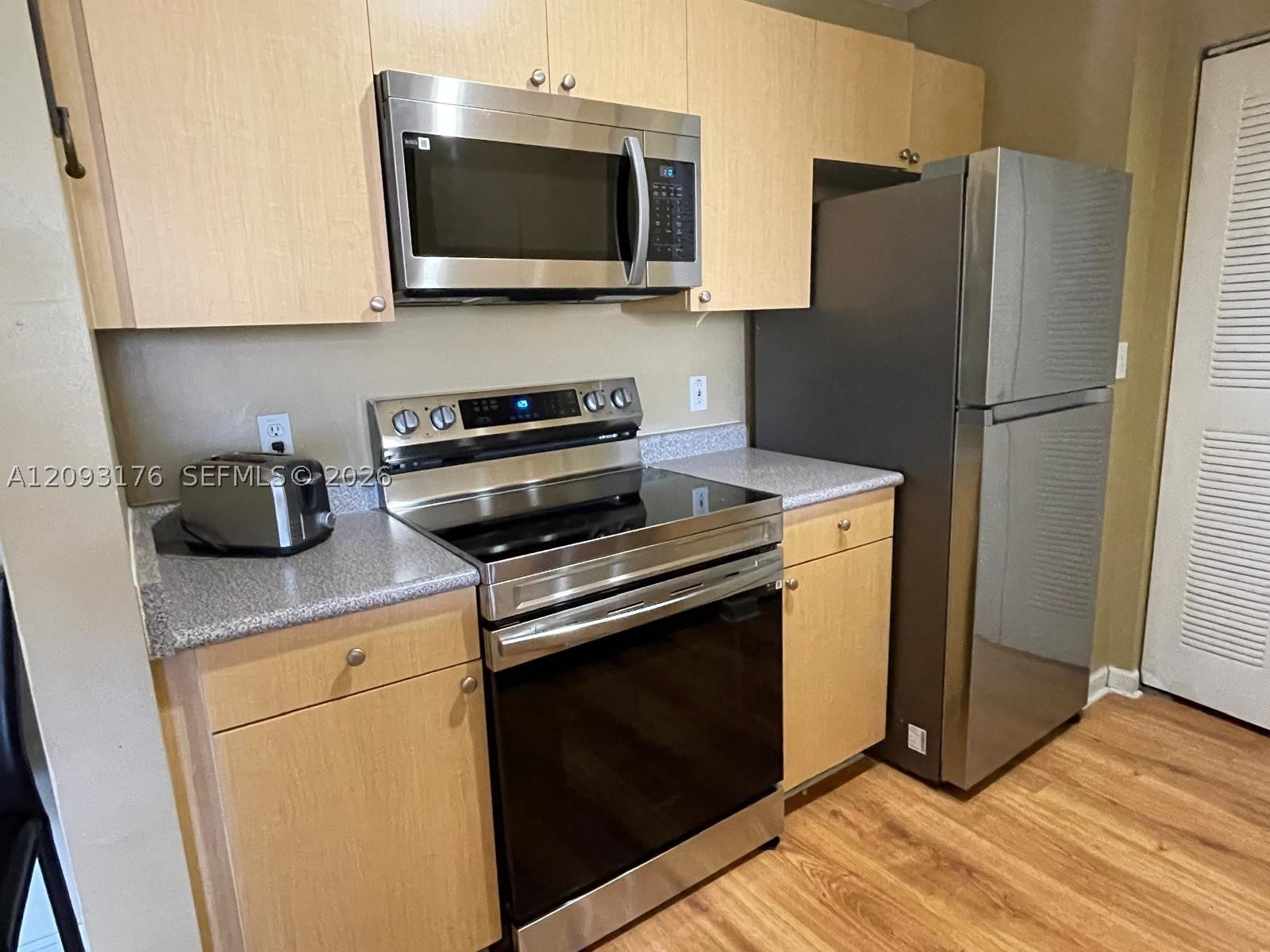 View photos, virtual tours, details... 1919 VAN BUREN ST 801