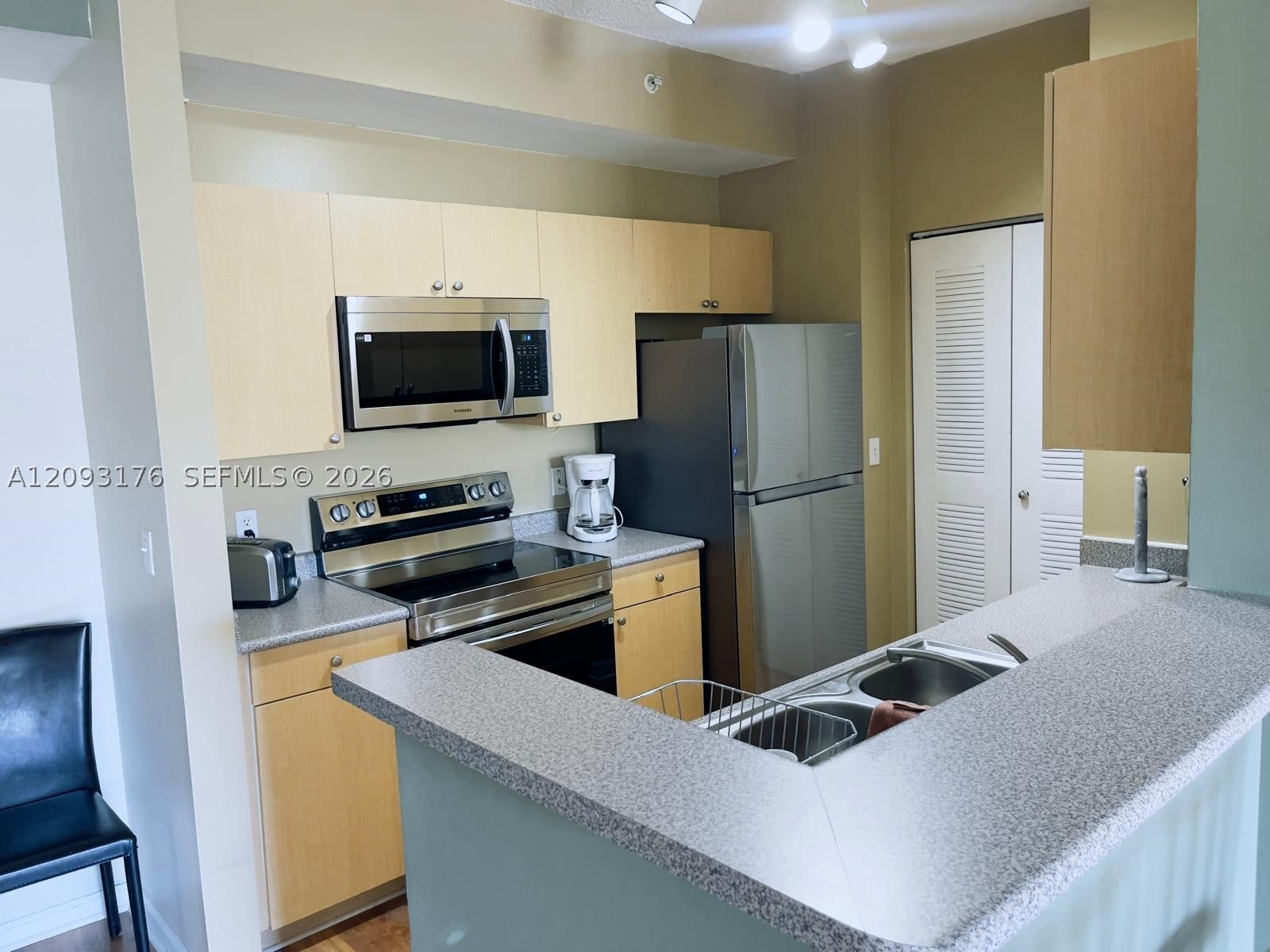 View photos, virtual tours, details... 1919 VAN BUREN ST 801