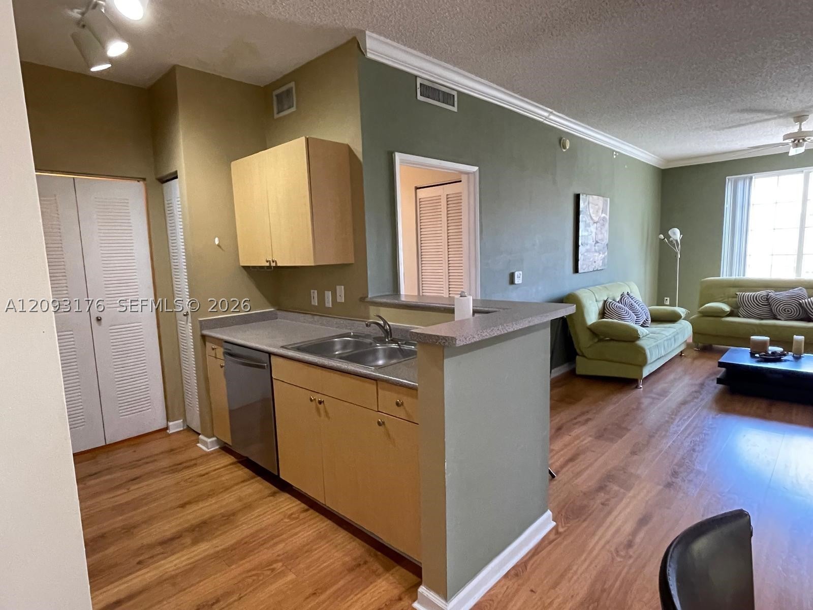 View photos, virtual tours, details... 1919 VAN BUREN ST 801