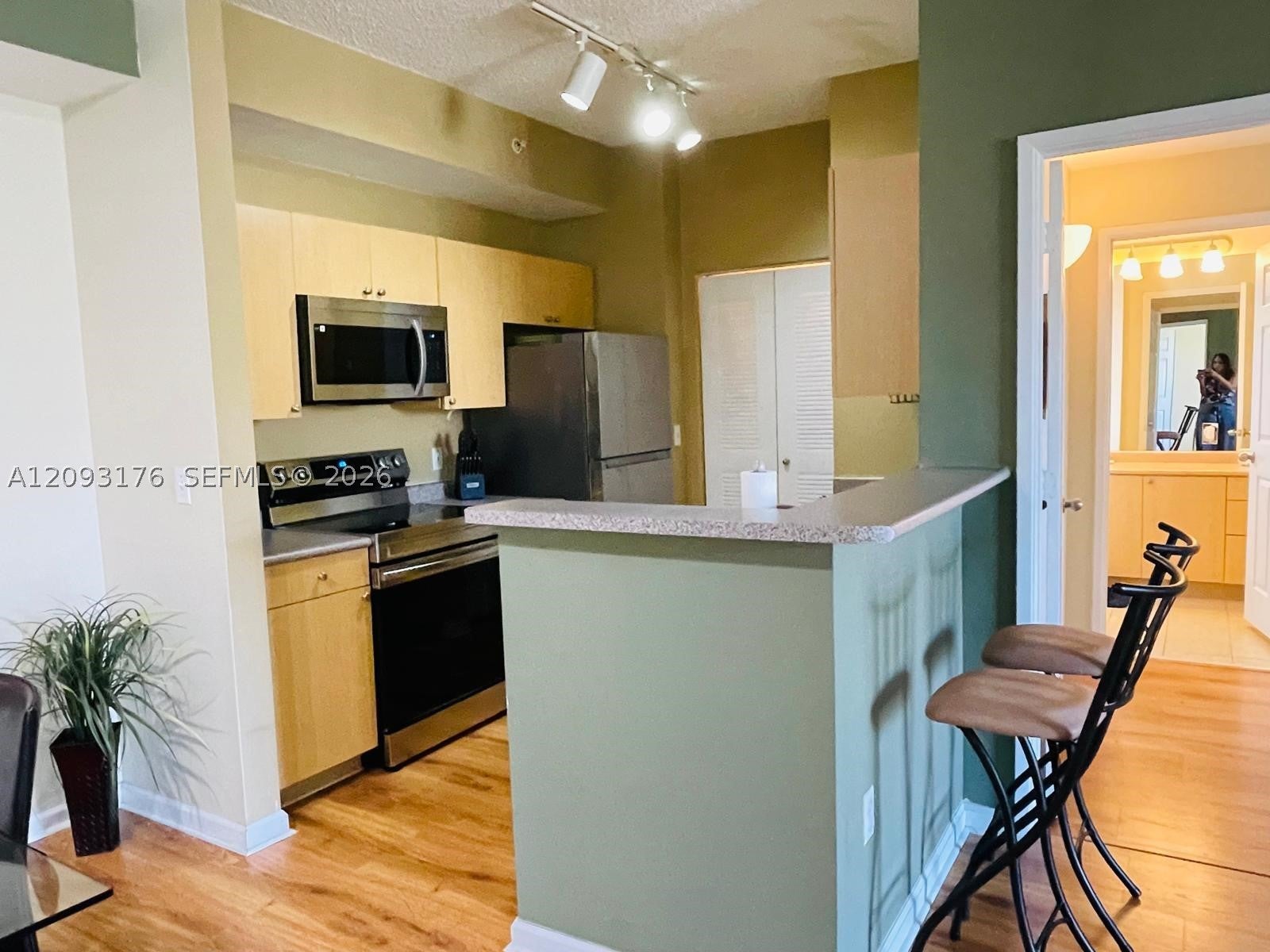 View photos, virtual tours, details... 1919 VAN BUREN ST 801