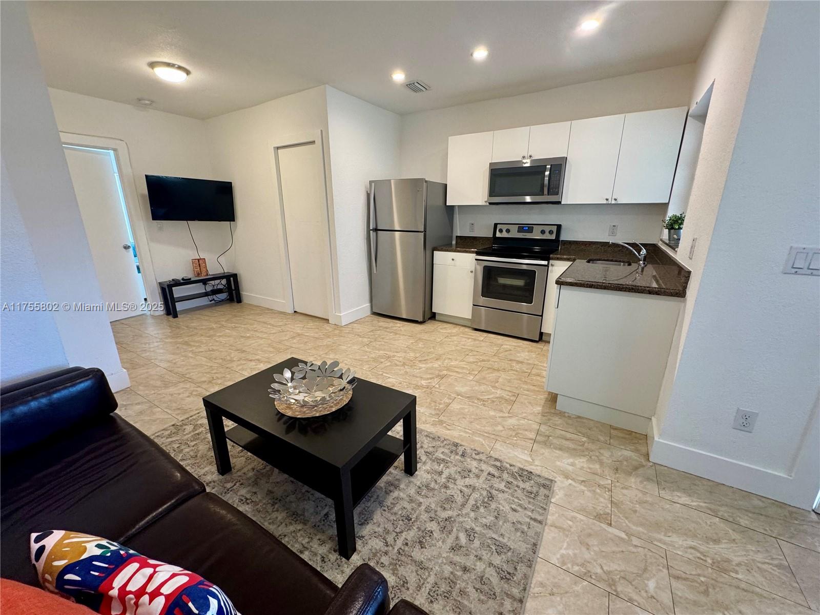 Rental Property at 1648 Washington St 1-2, Hollywood, Broward County, Florida - Bedrooms: 1 
Bathrooms: 1  - $1,690 MO.
