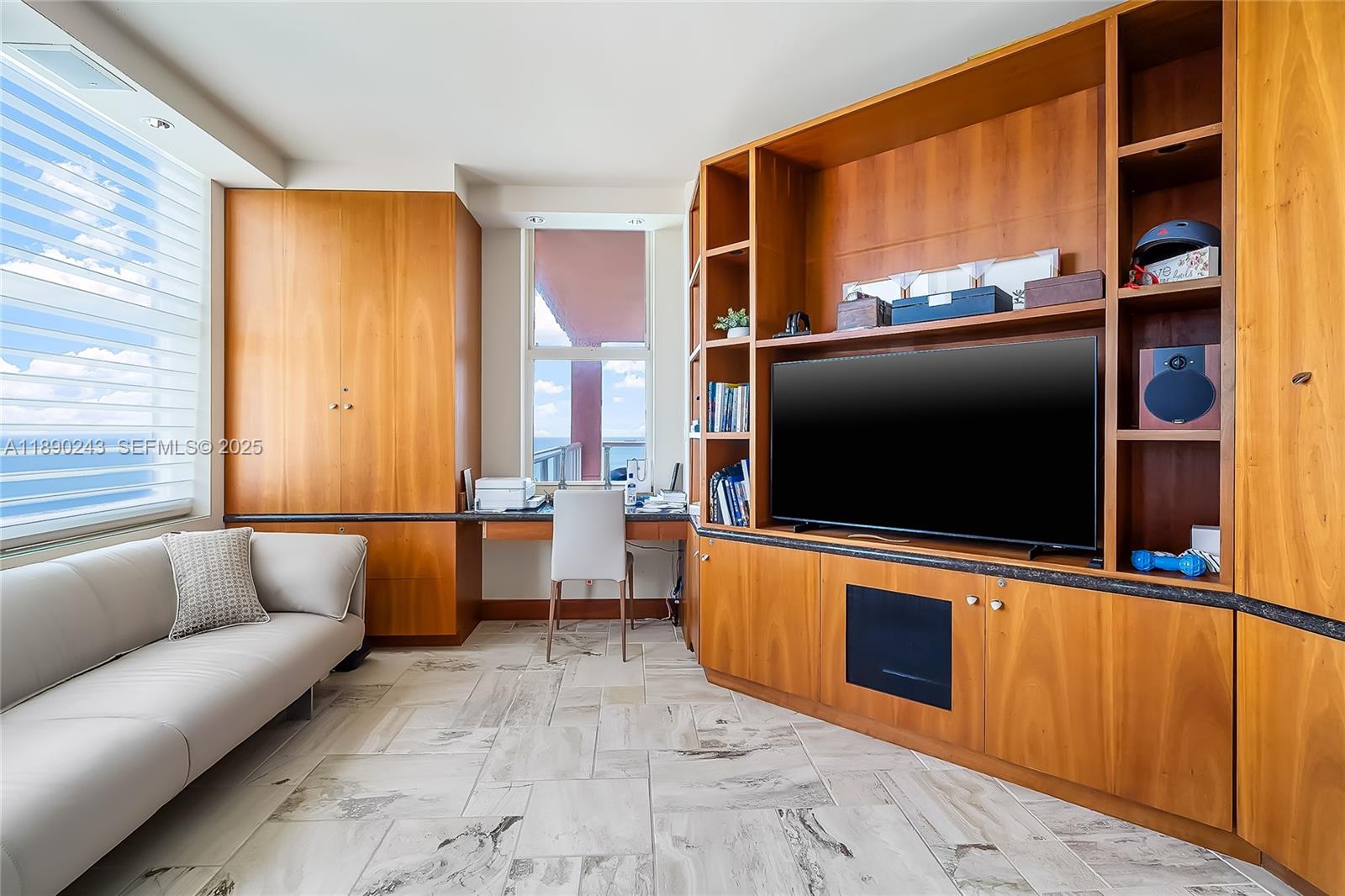 PALMS TOWER TWO CONDO - Residential Lease