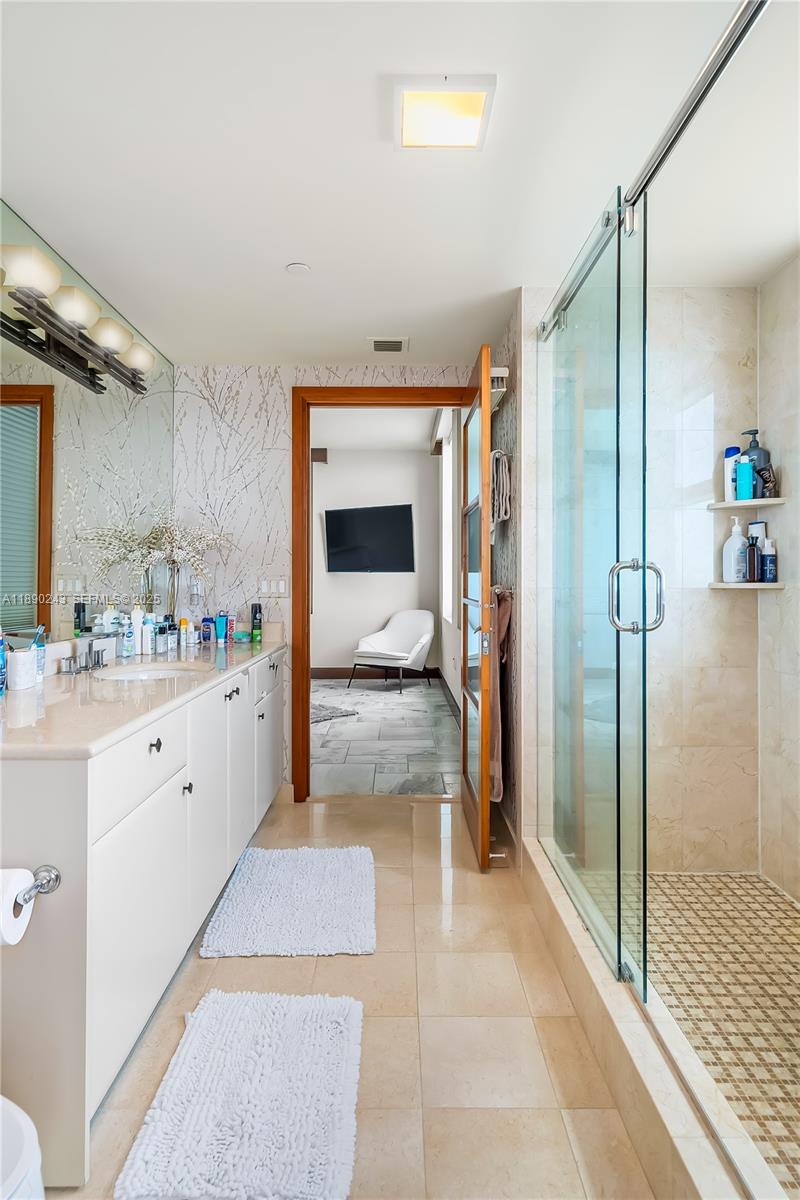 PALMS TOWER TWO CONDO - Residential Lease