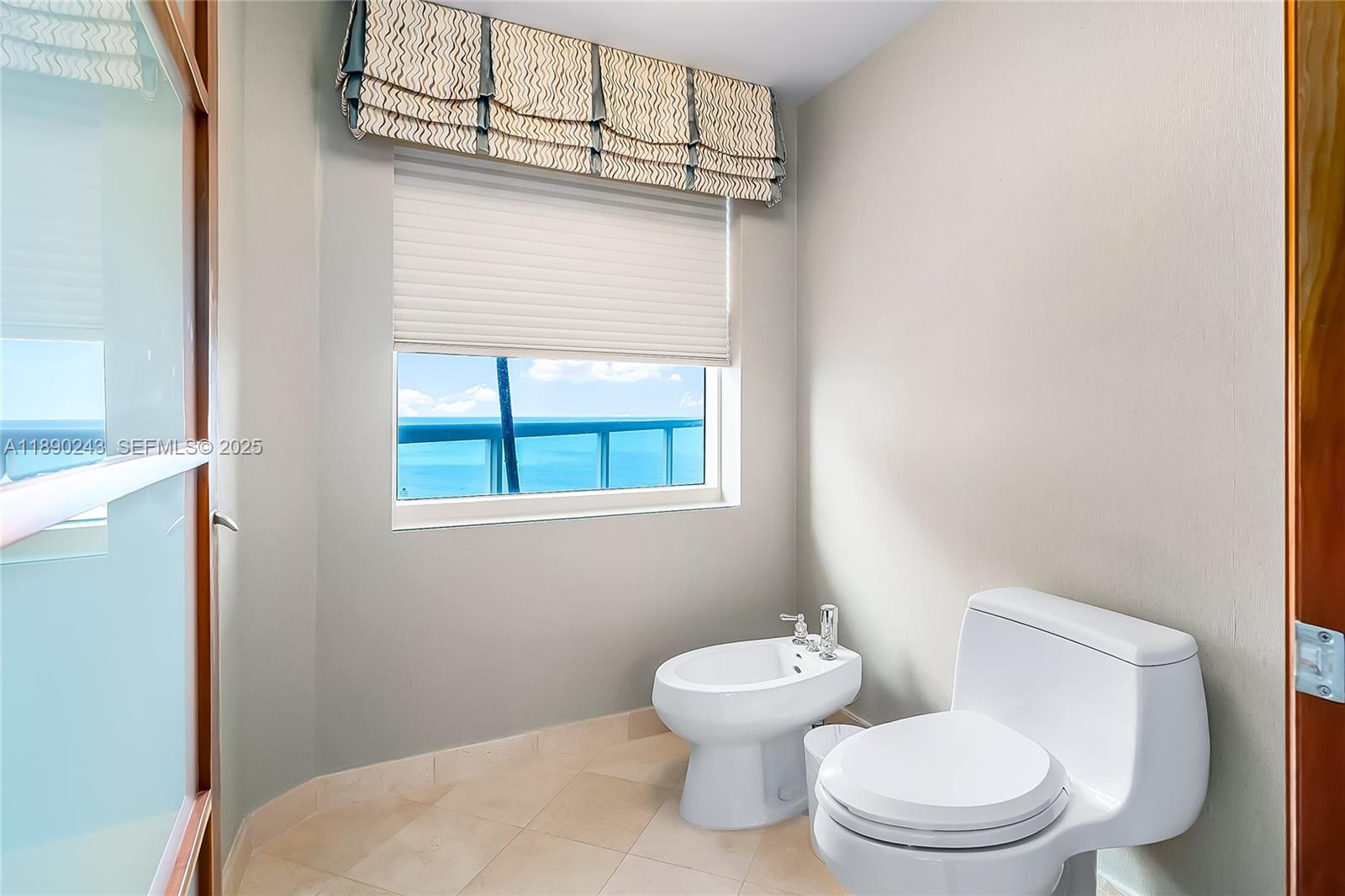 PALMS TOWER TWO CONDO - Residential Lease