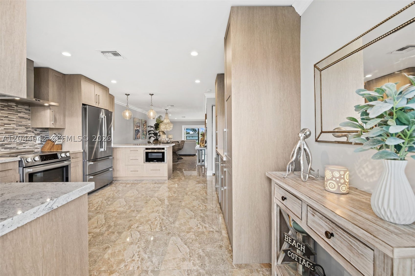 711 N Riverside Dr 302