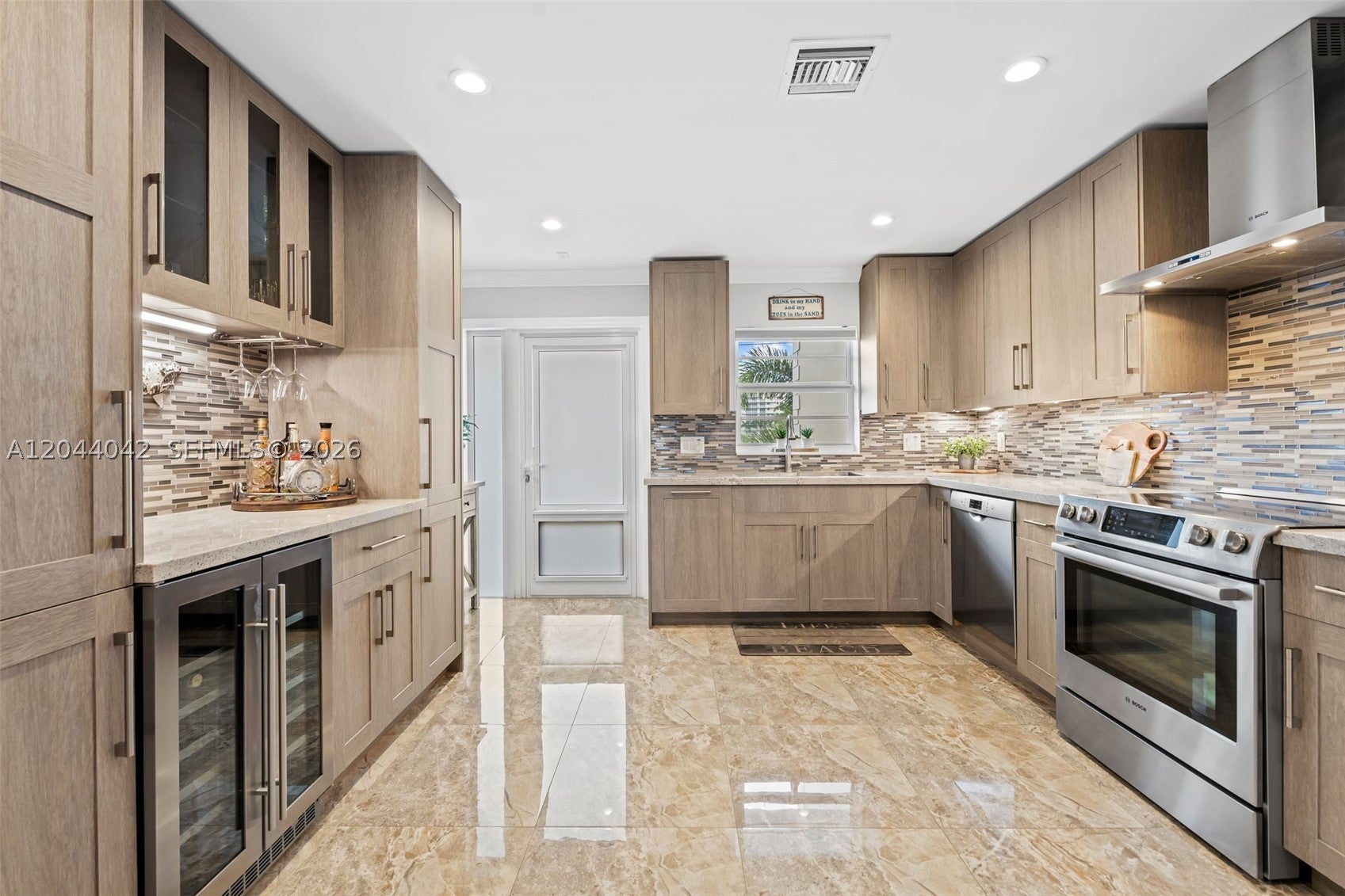 711 N Riverside Dr 302