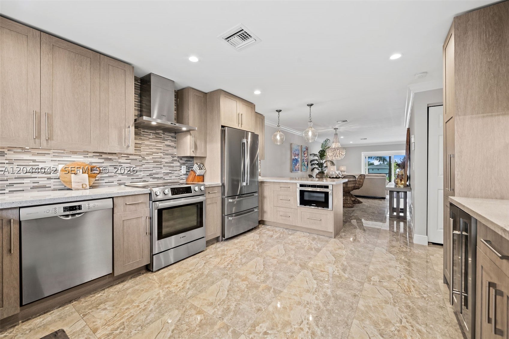 711 N Riverside Dr 302