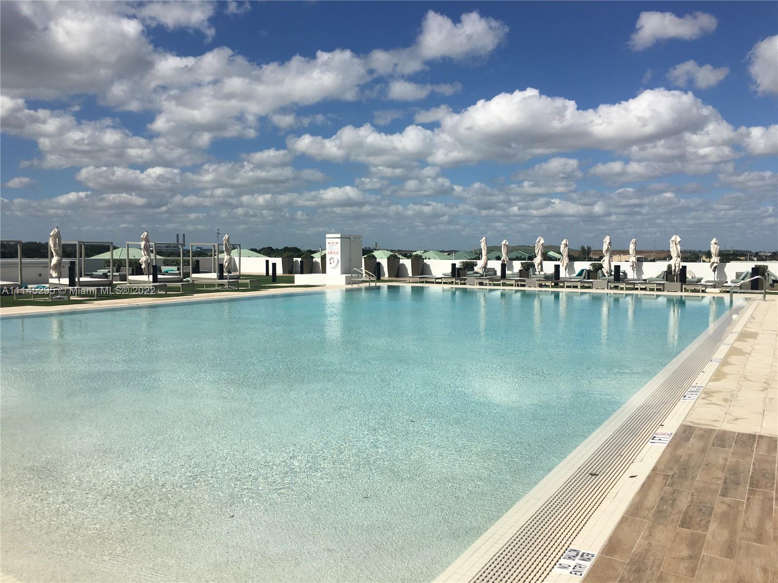 Gorgeous 1/1 apartment with wonderful golf course views. Located within Downtown Doral, live close to restaurants and shops. Enjoy the best sunsets from a west oriented balcony. Excellent condition, great kitchen with island for entertaining. Paseo Doral has high end amenities, which include Gym, Spinning room, Lounge, Party room.