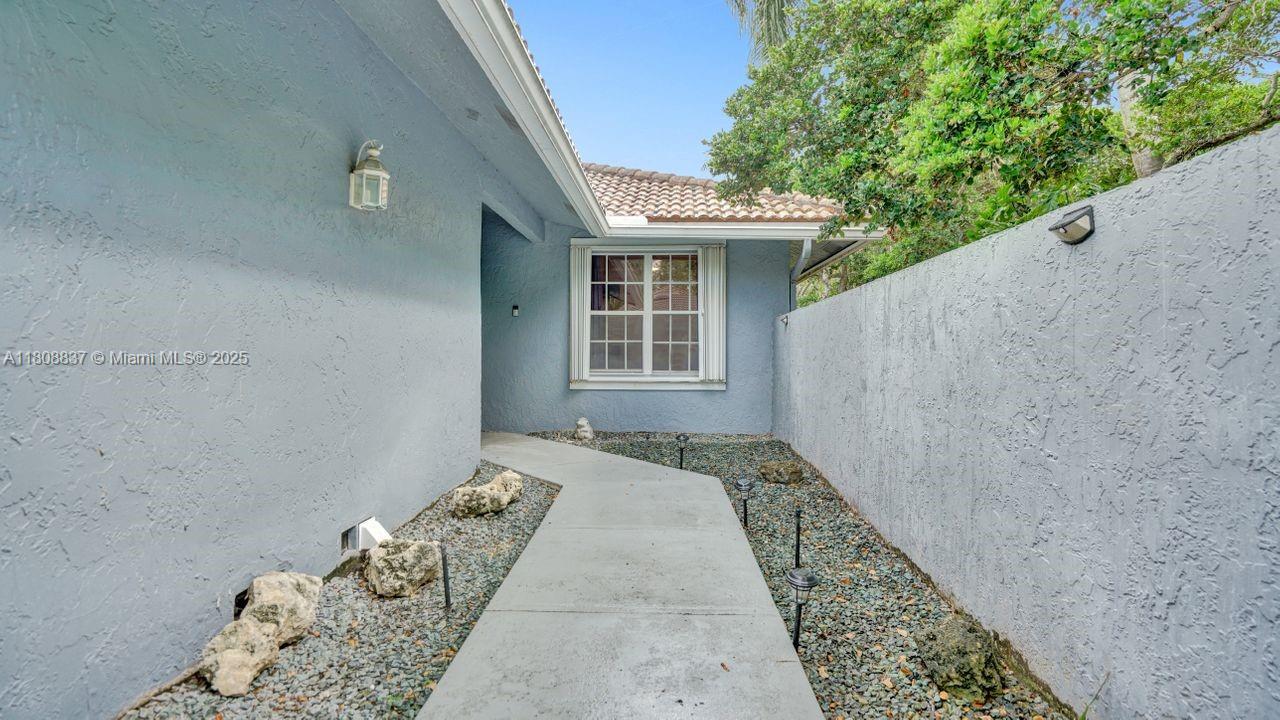 2092 Island Cir