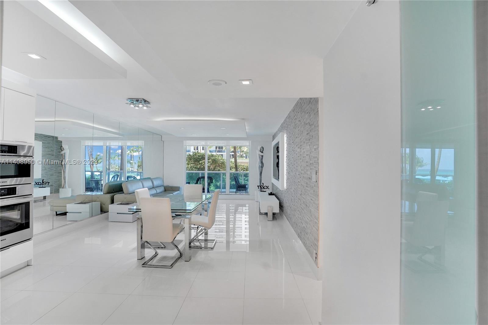 2301 Collins Ave 416