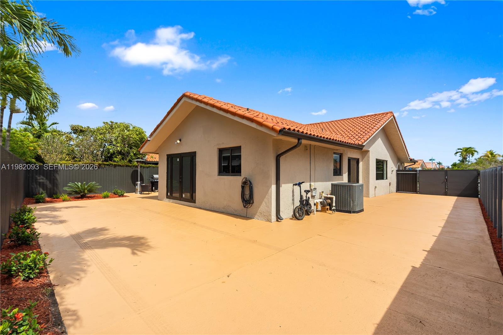 LEOMAR HOMES - Residential