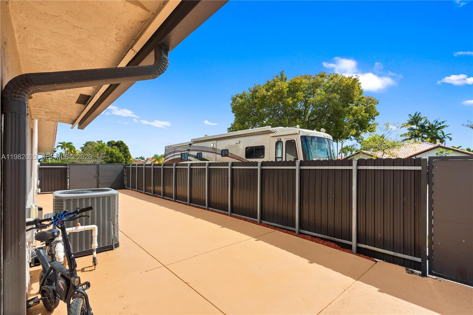 LEOMAR HOMES - Residential