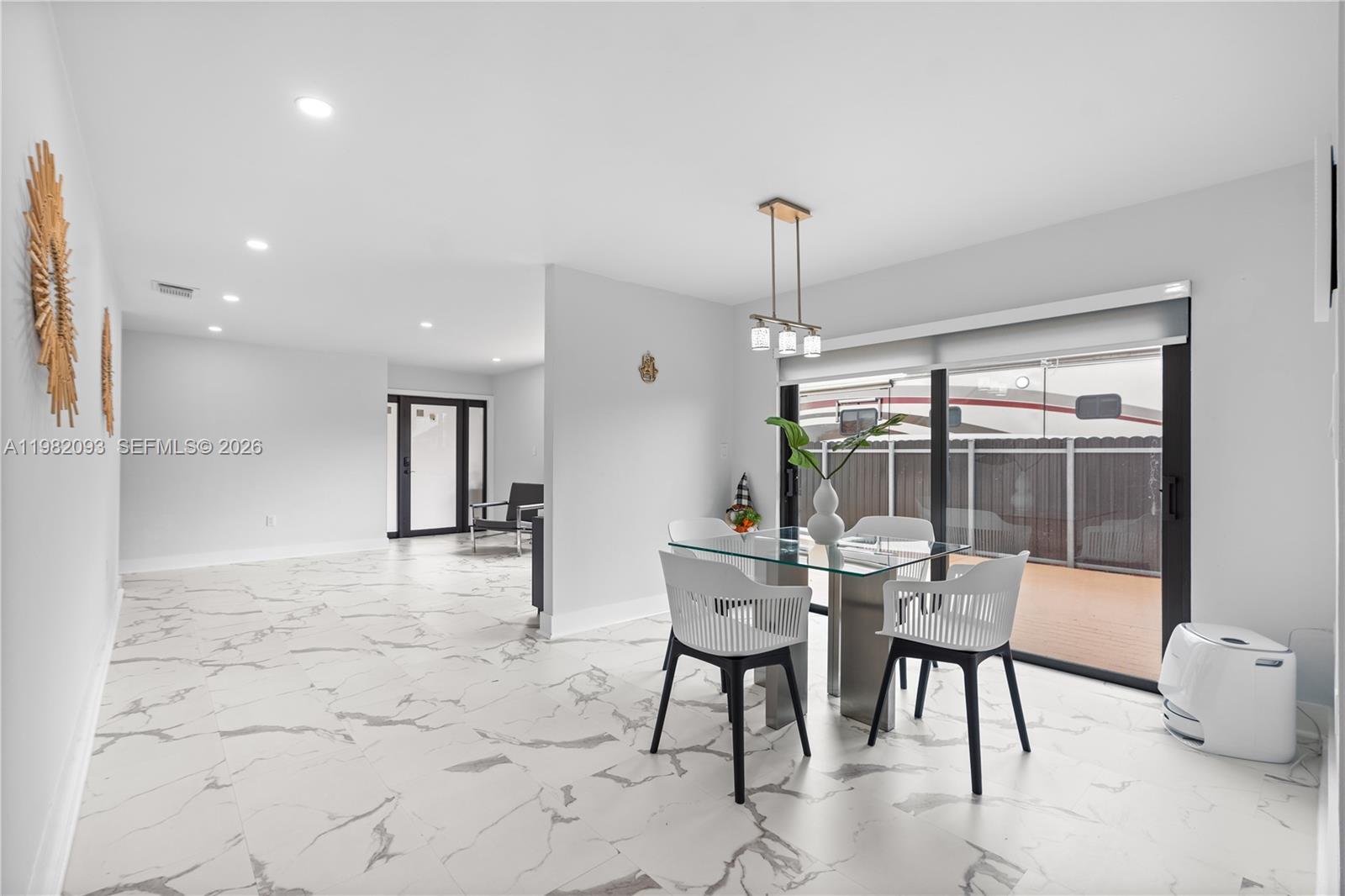 LEOMAR HOMES - Residential